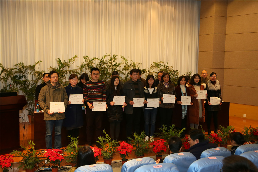 3-学院个人年度考核优秀代表颁奖合影.jpg