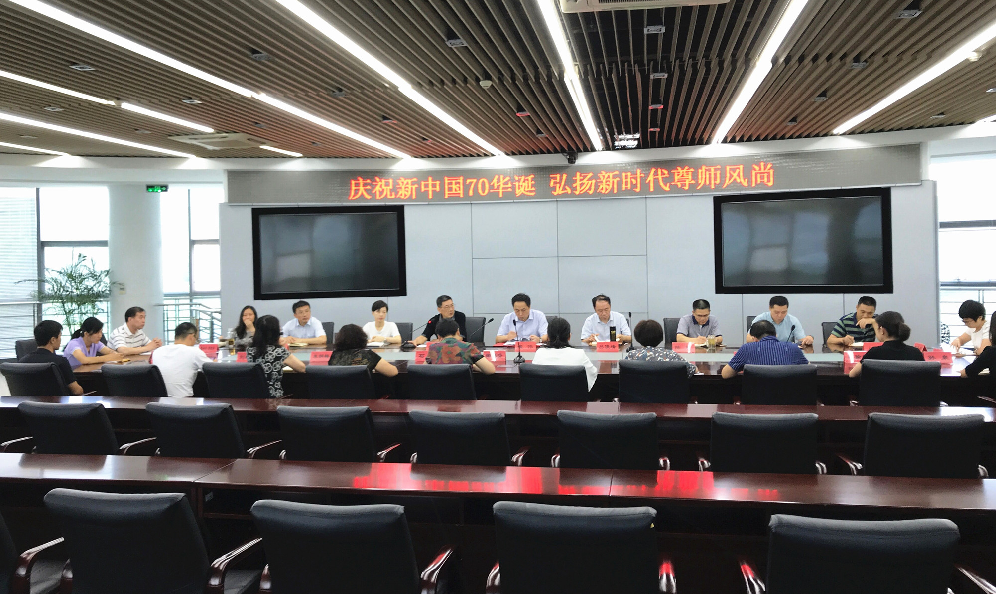 座谈会现场_副本.jpg