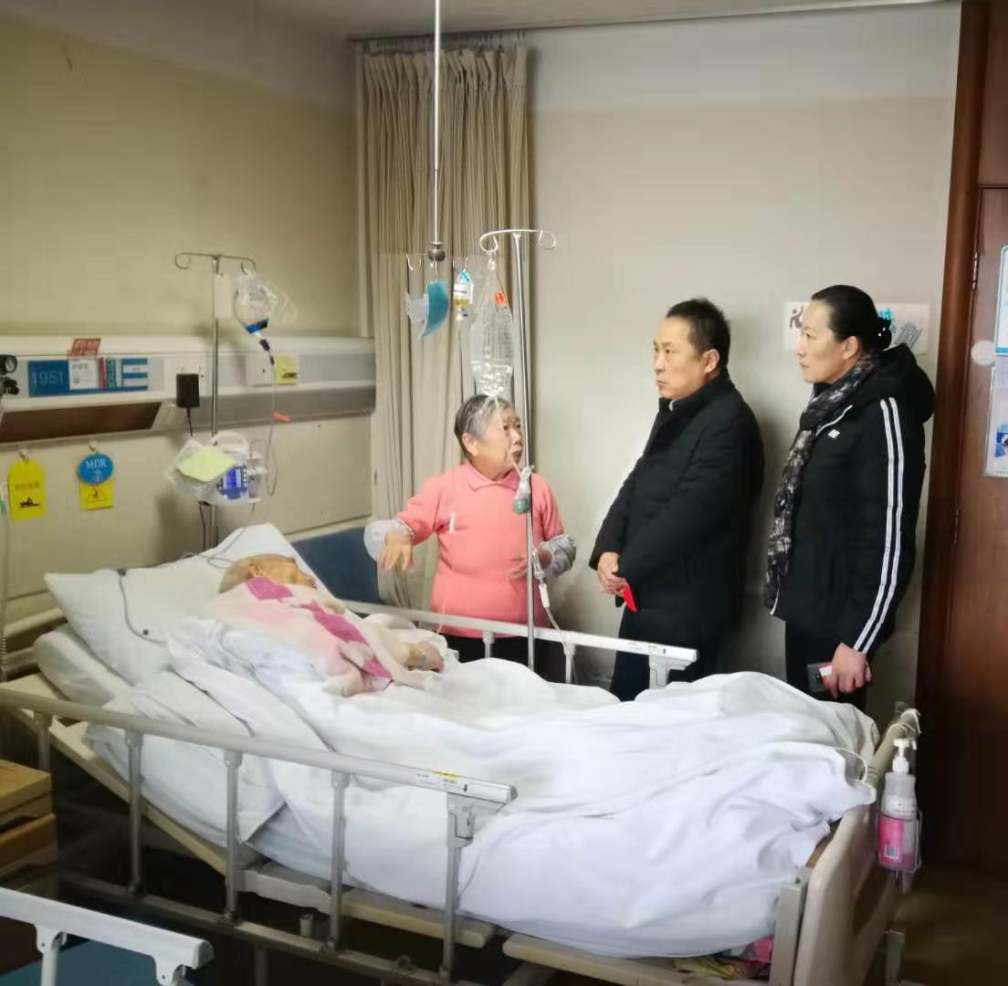 崔伟书记慰问离休干部.jpg