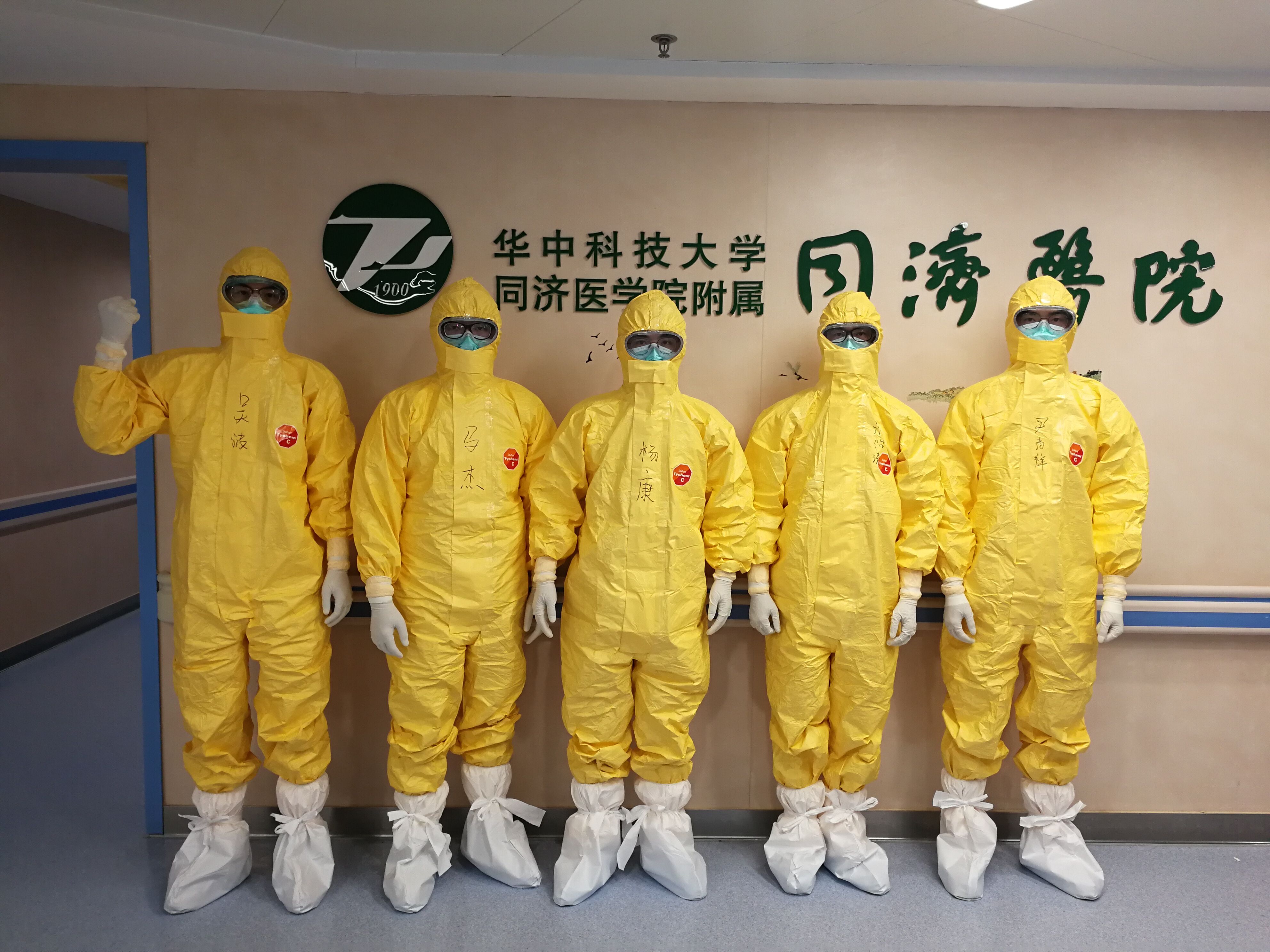 右一为尹肖祥.jpg