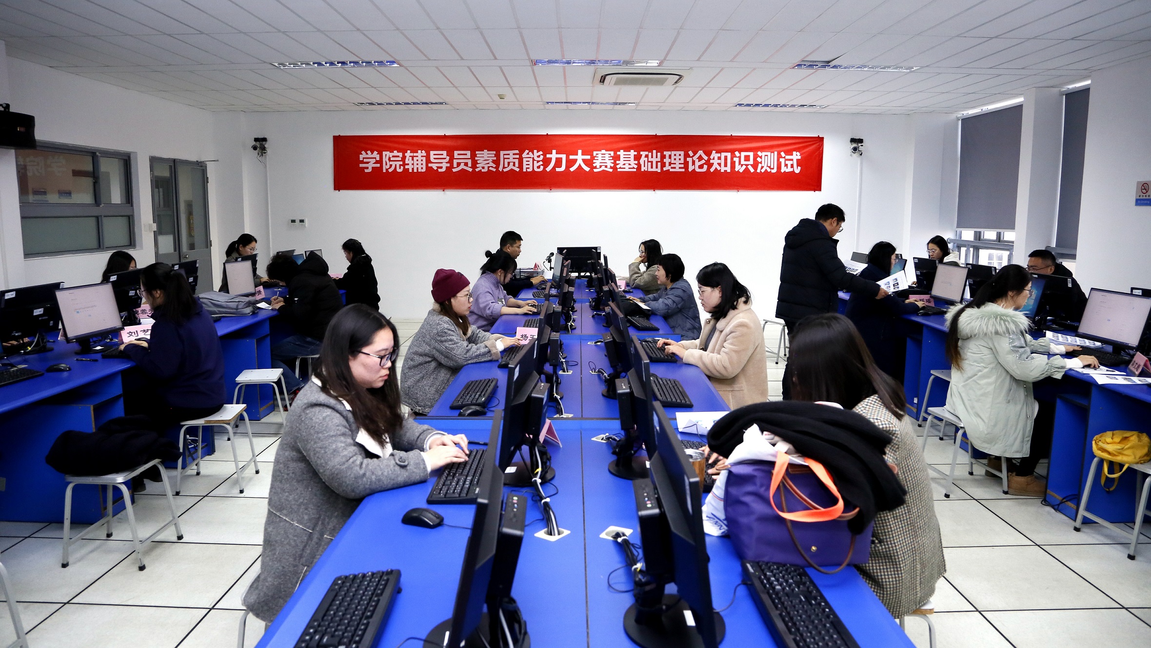 我院成功举办辅导员素质能力大赛 (1).JPG