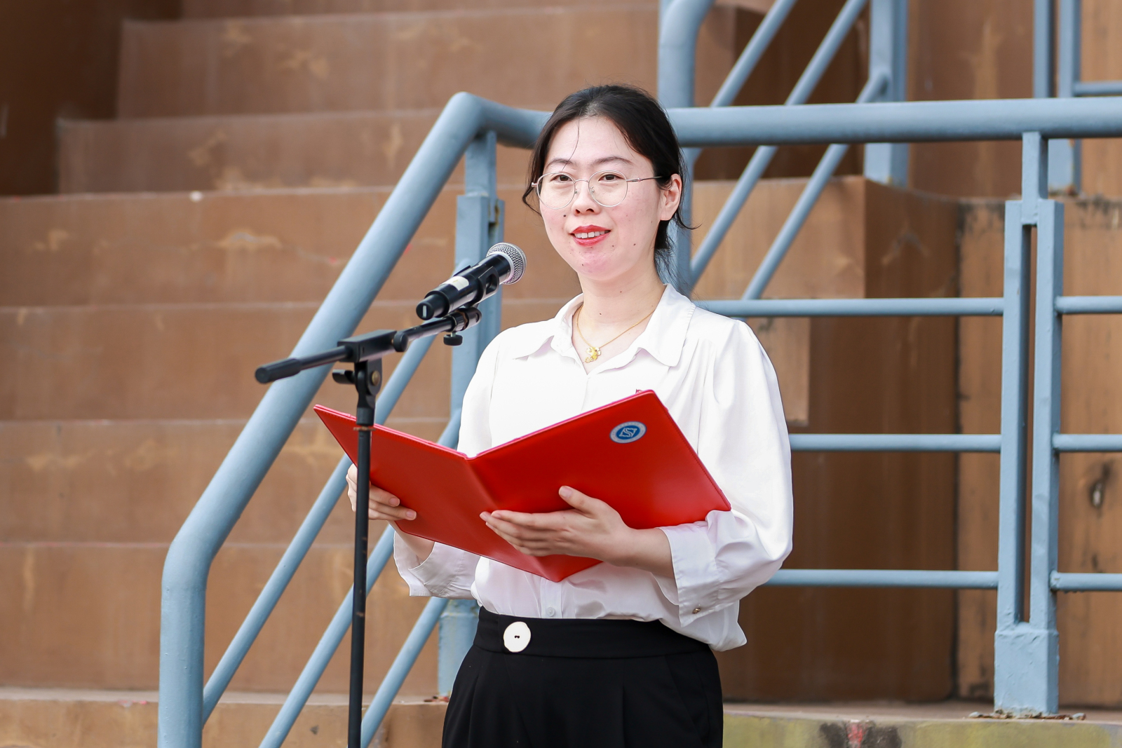 教师代表发言.jpg