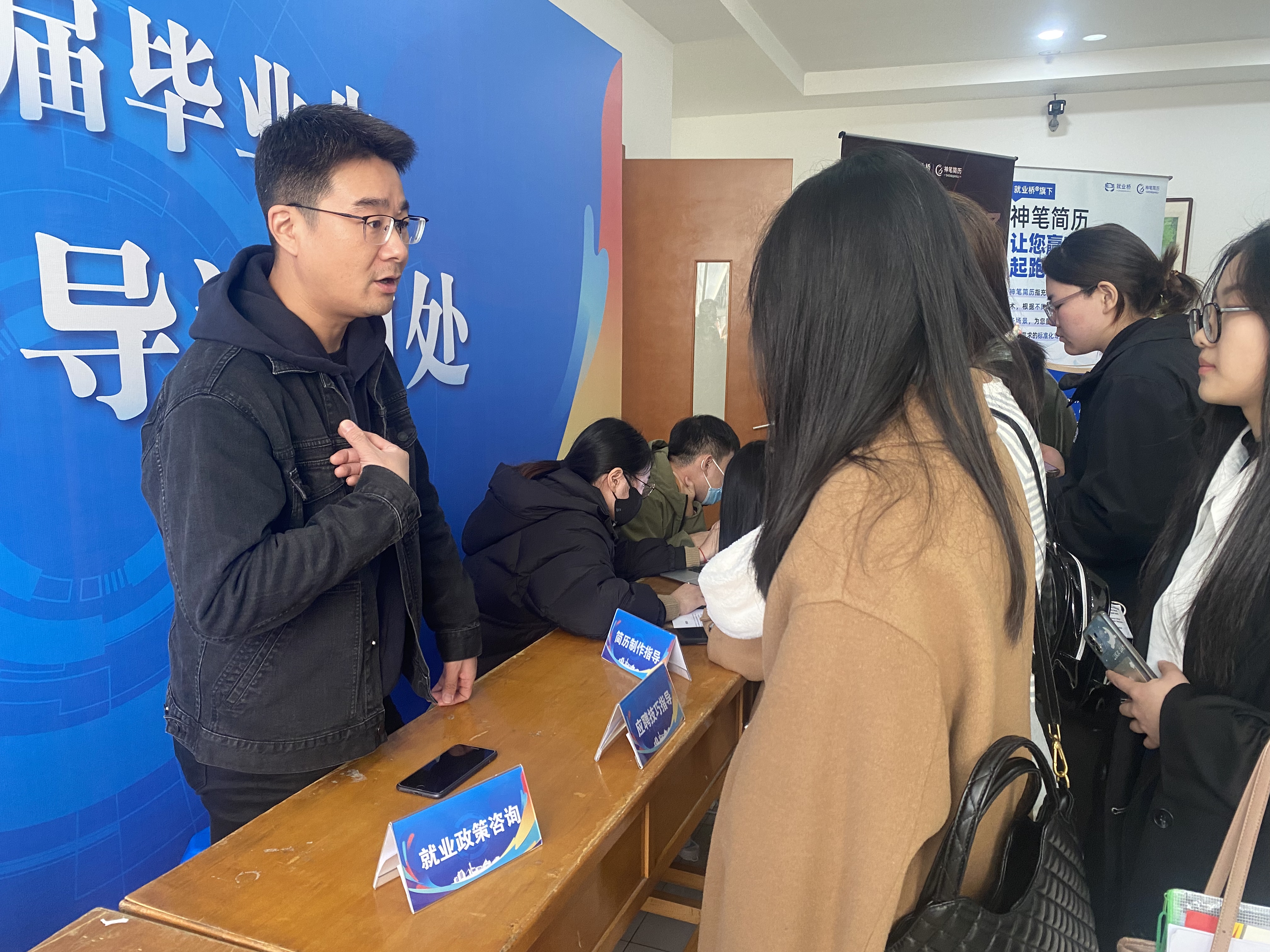 报道图.jpg
