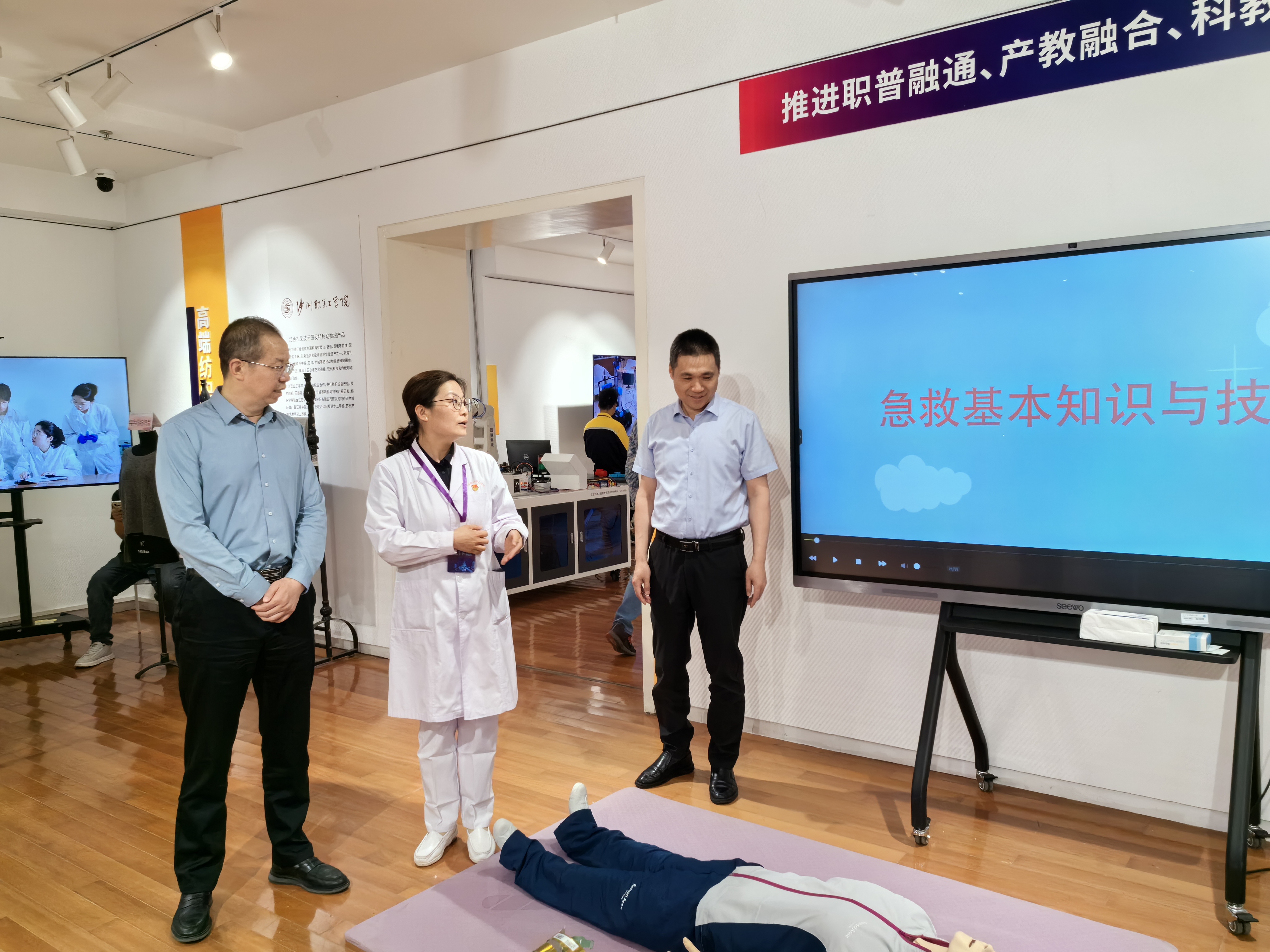 职业教育活动周启动仪式1.jpg