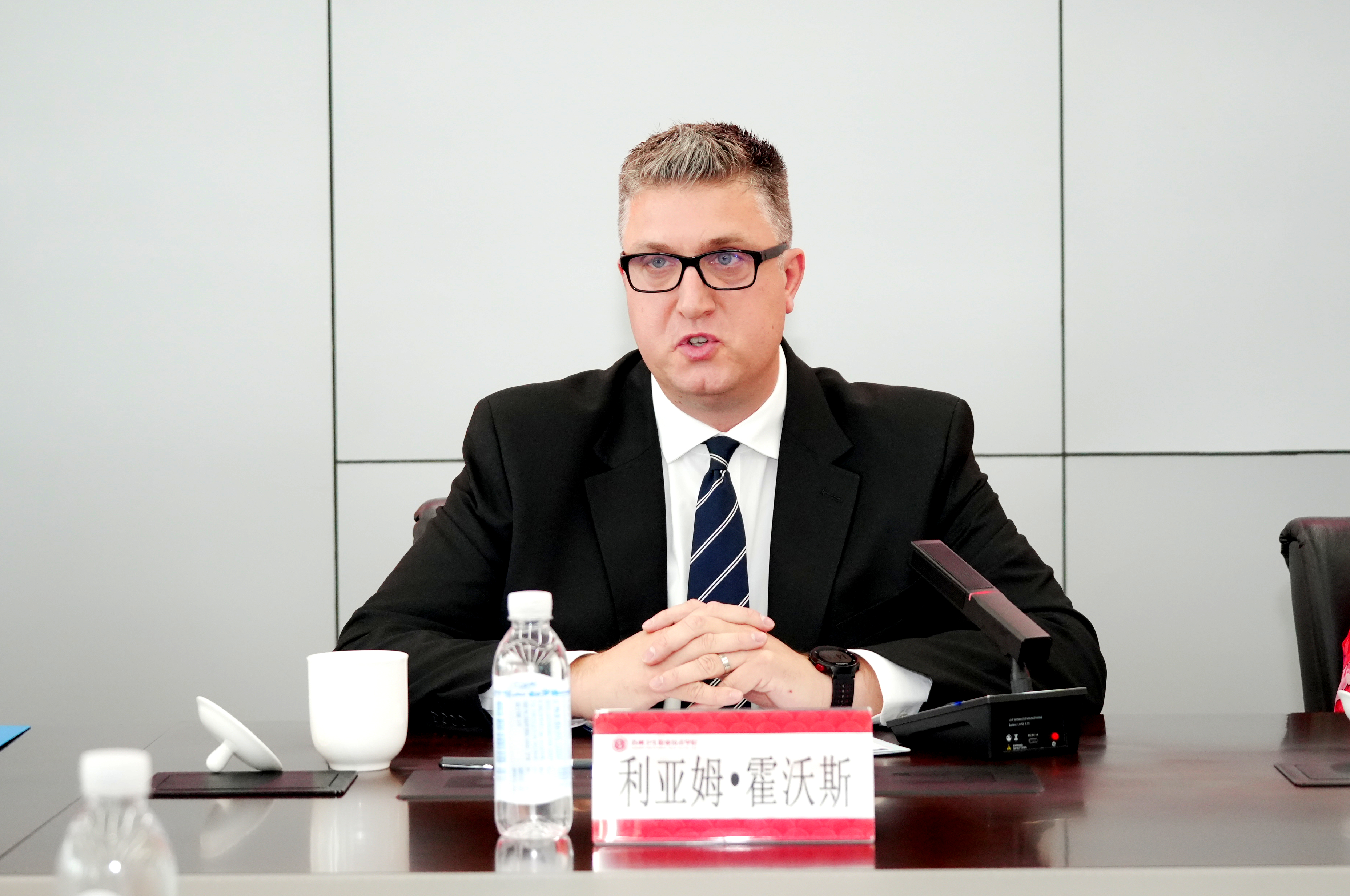 会议英1.JPG