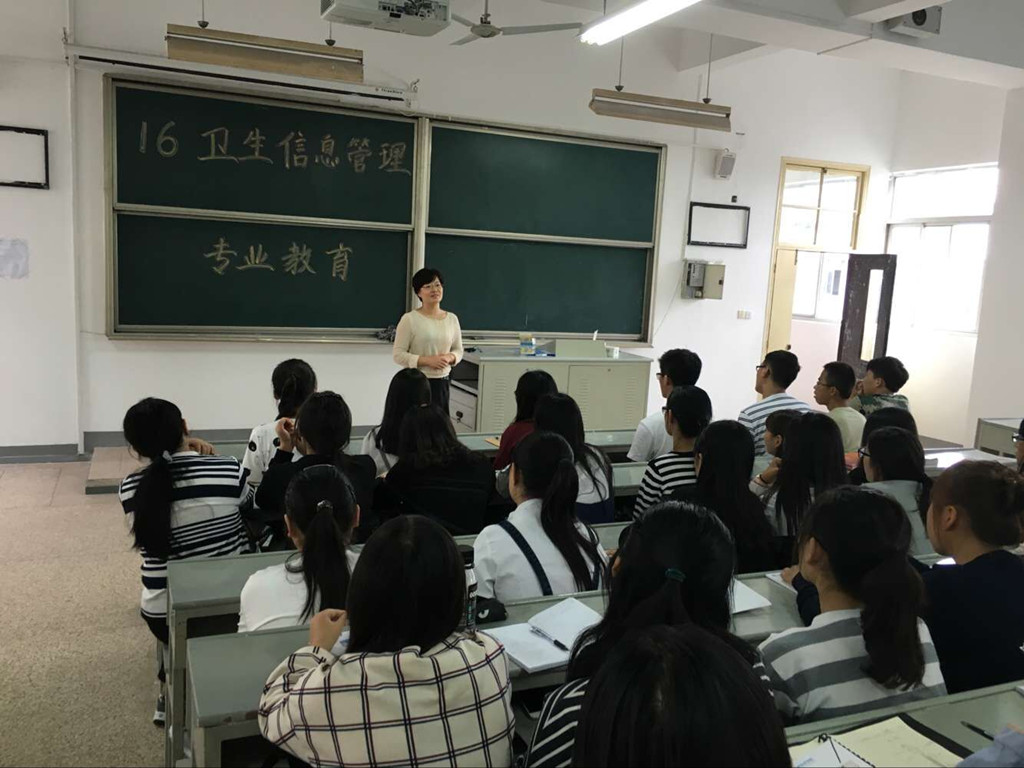 谢书记主持专业教育活动.jpg