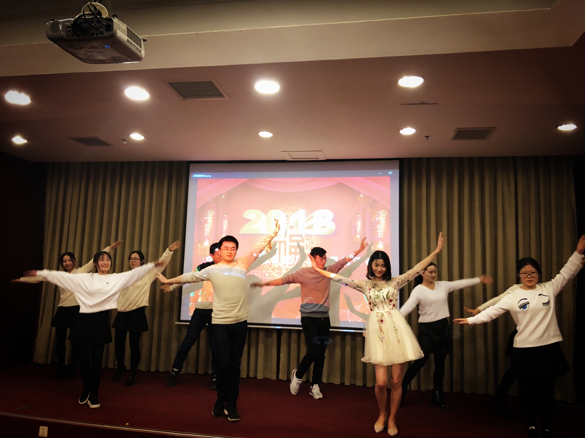 职工表演节目.jpg