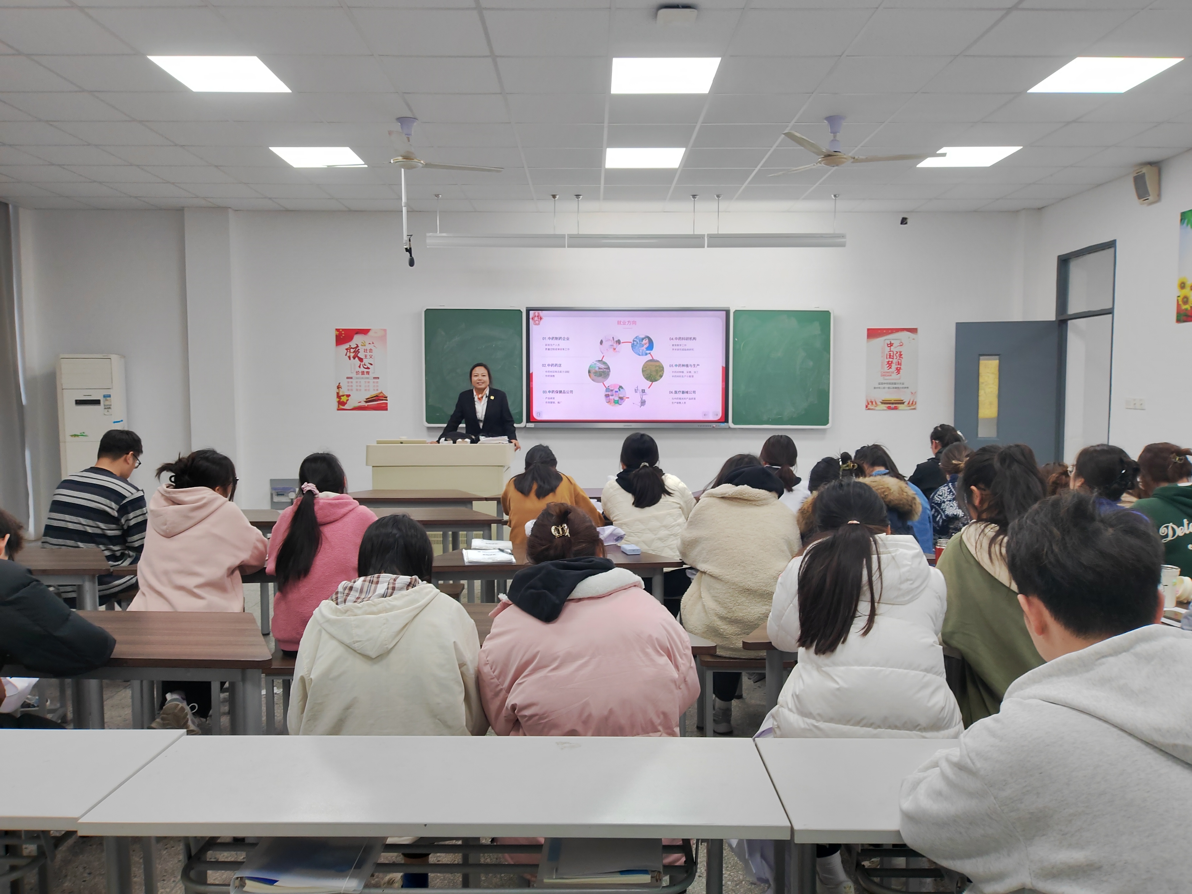 讲座照片.jpg