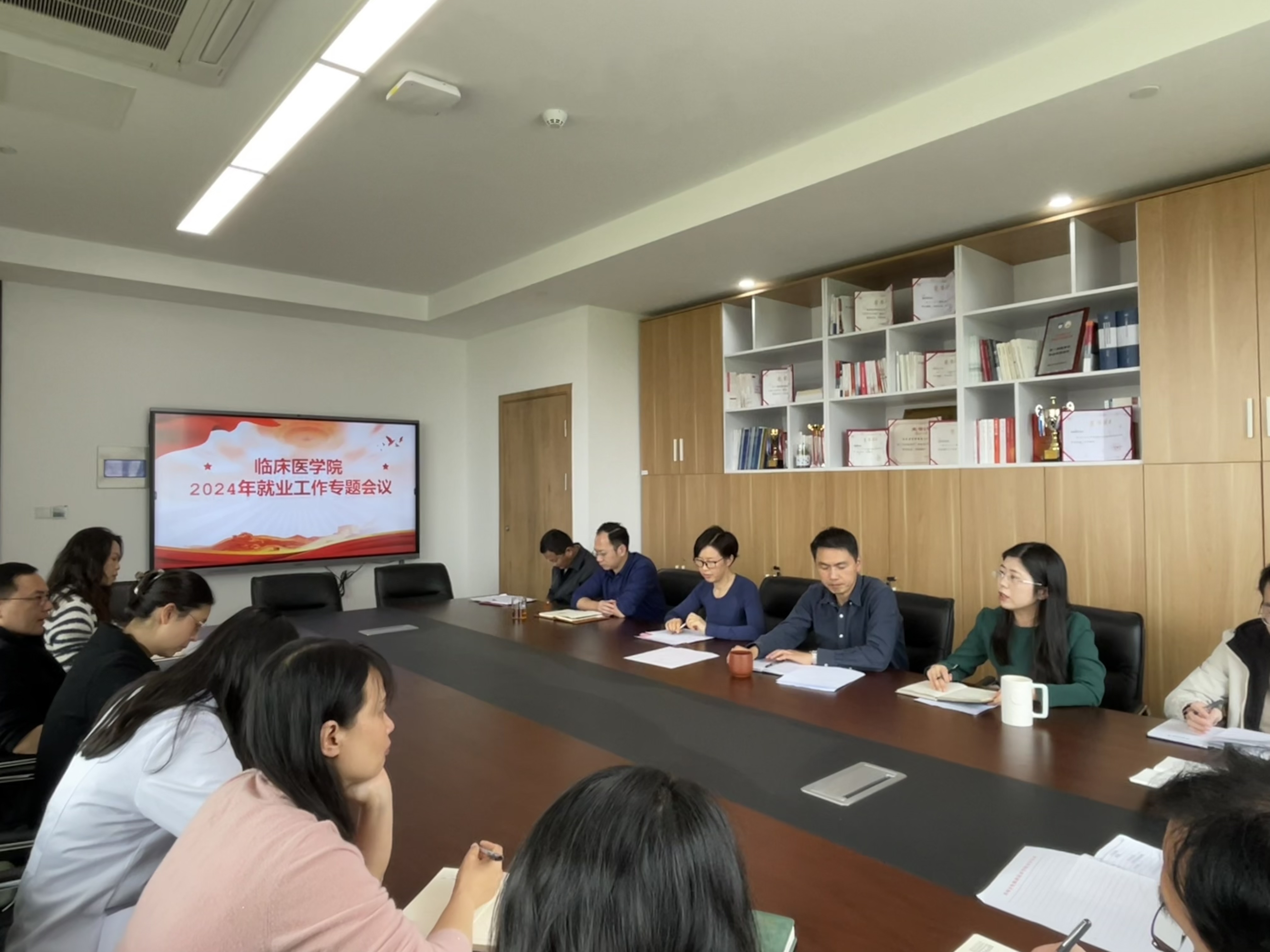 就业会议照片(1).jpg