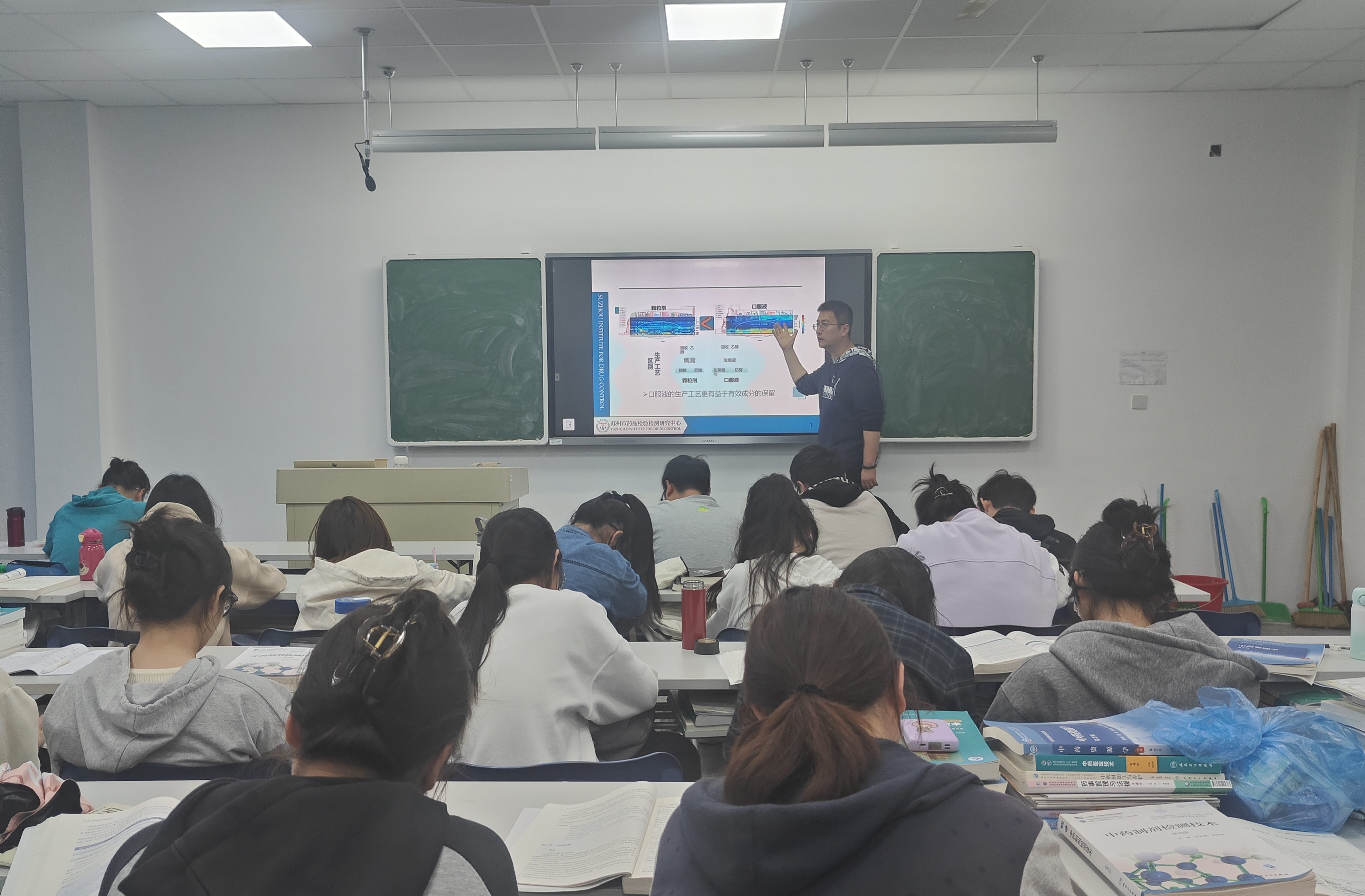 讲座照片1.jpg