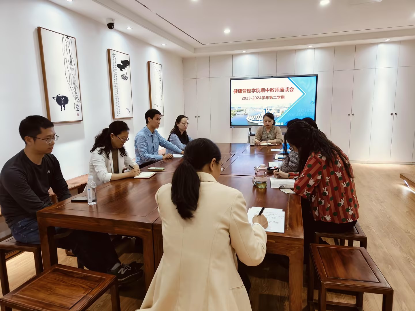 0512健康管理学院+共谱教学新篇章——健康管理学院召开期中师生座谈会1.jpg