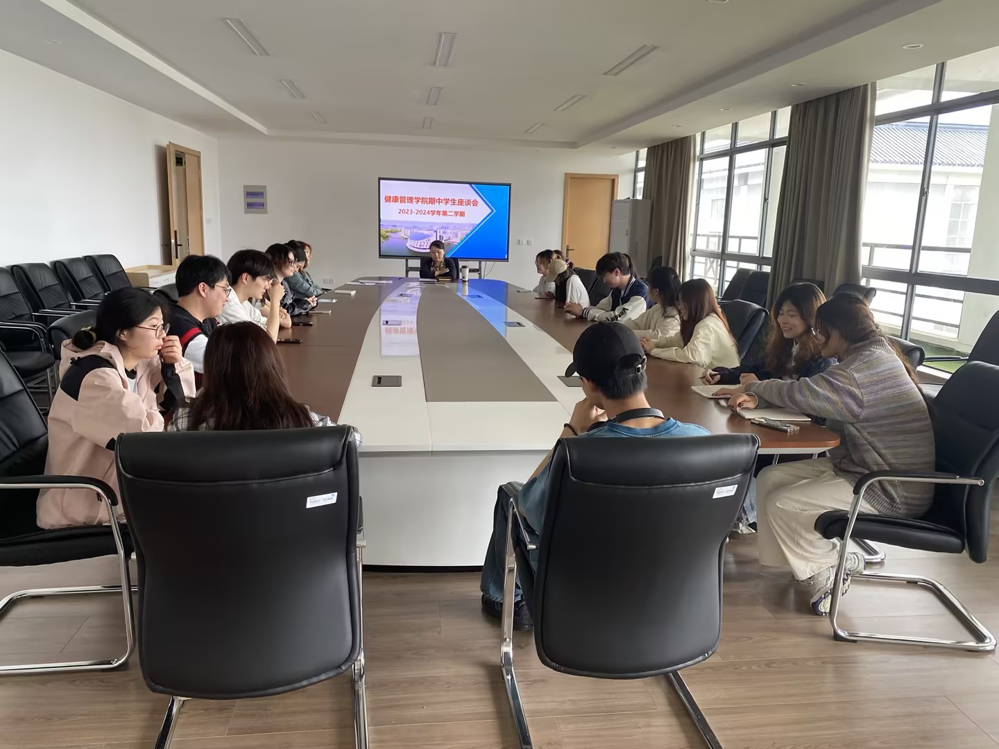 0512健康管理学院+共谱教学新篇章——健康管理学院召开期中师生座谈会2.jpg