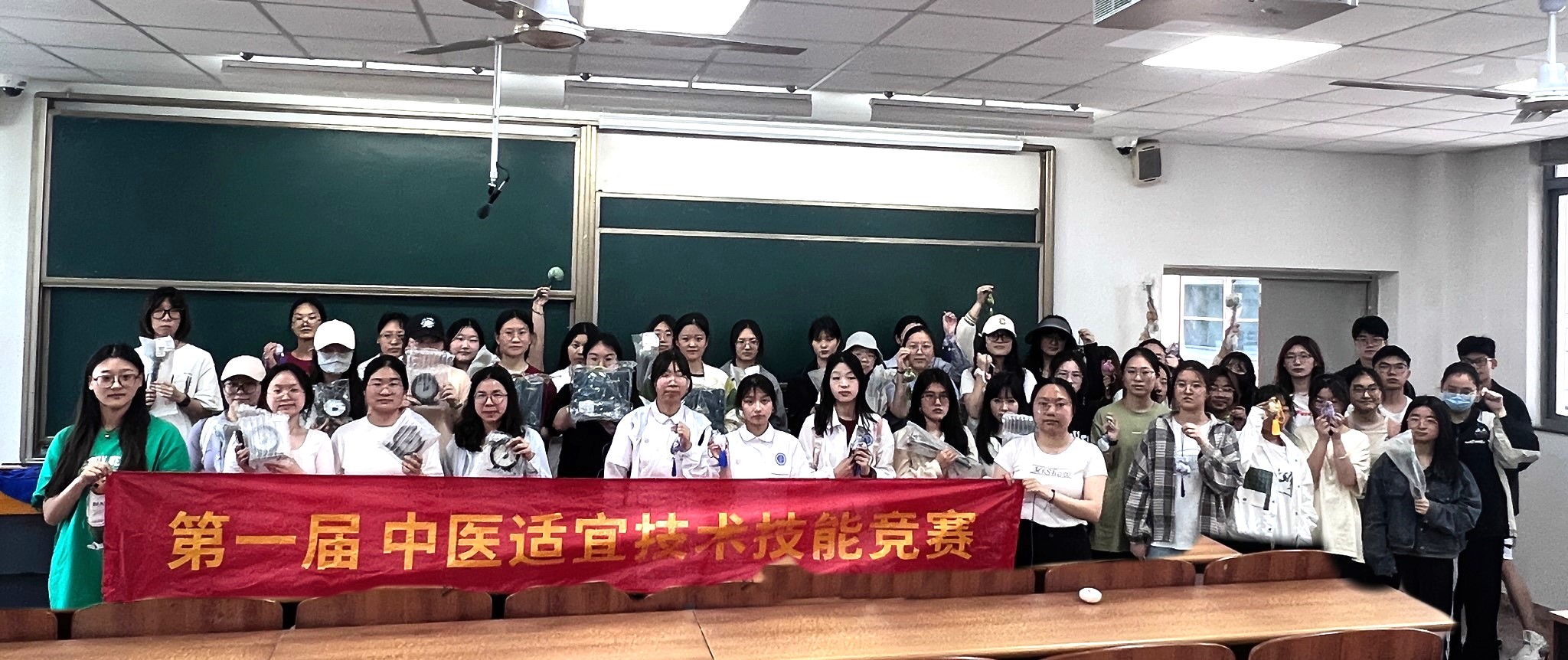 活动颁奖合照.jpg