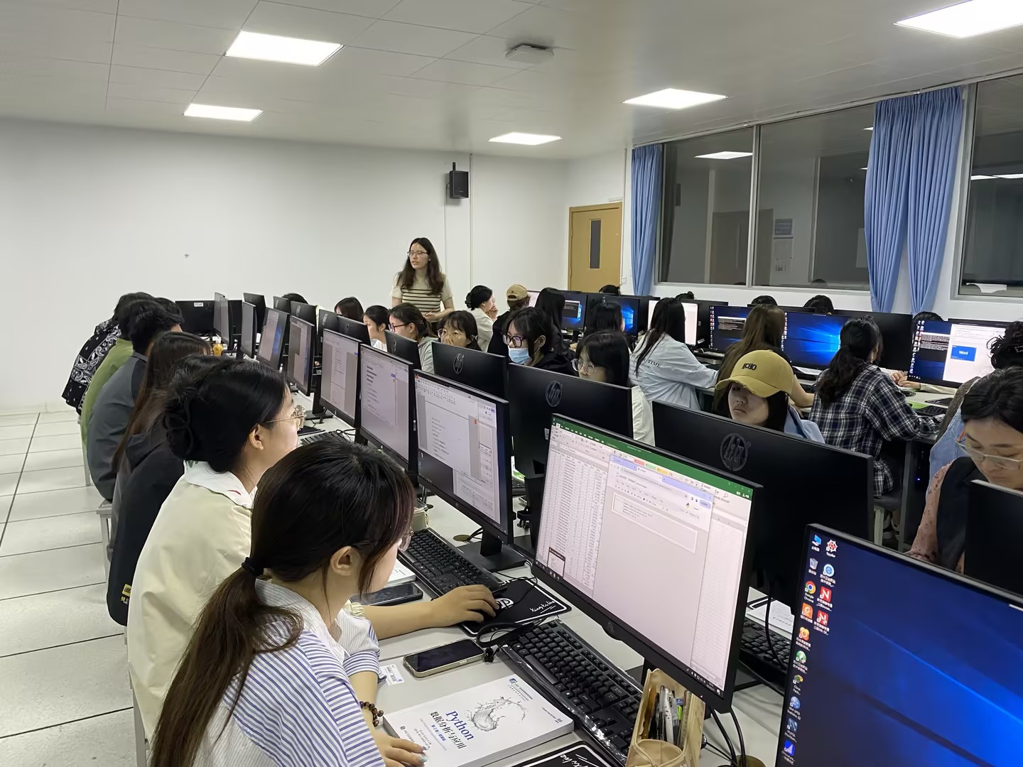 0517 健康管理学院+聚焦数据，提升素养——健康管理学院开设院部公开课.jpg