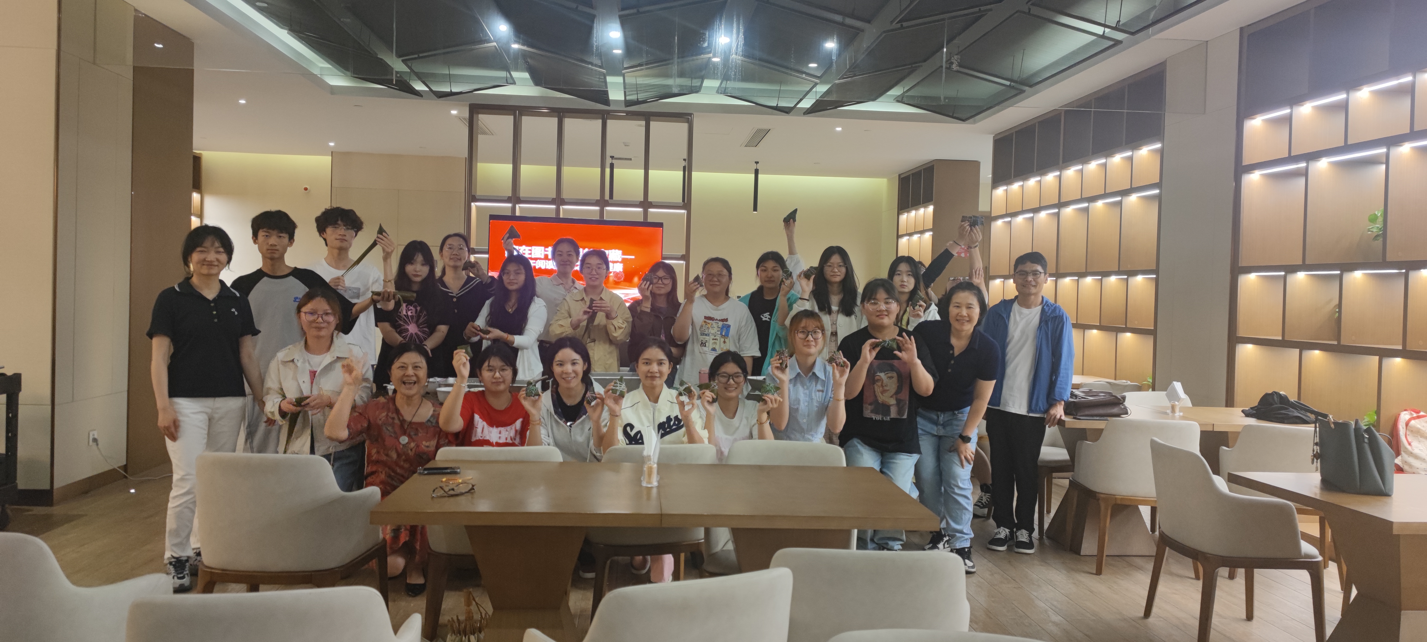 报道配图1.jpg
