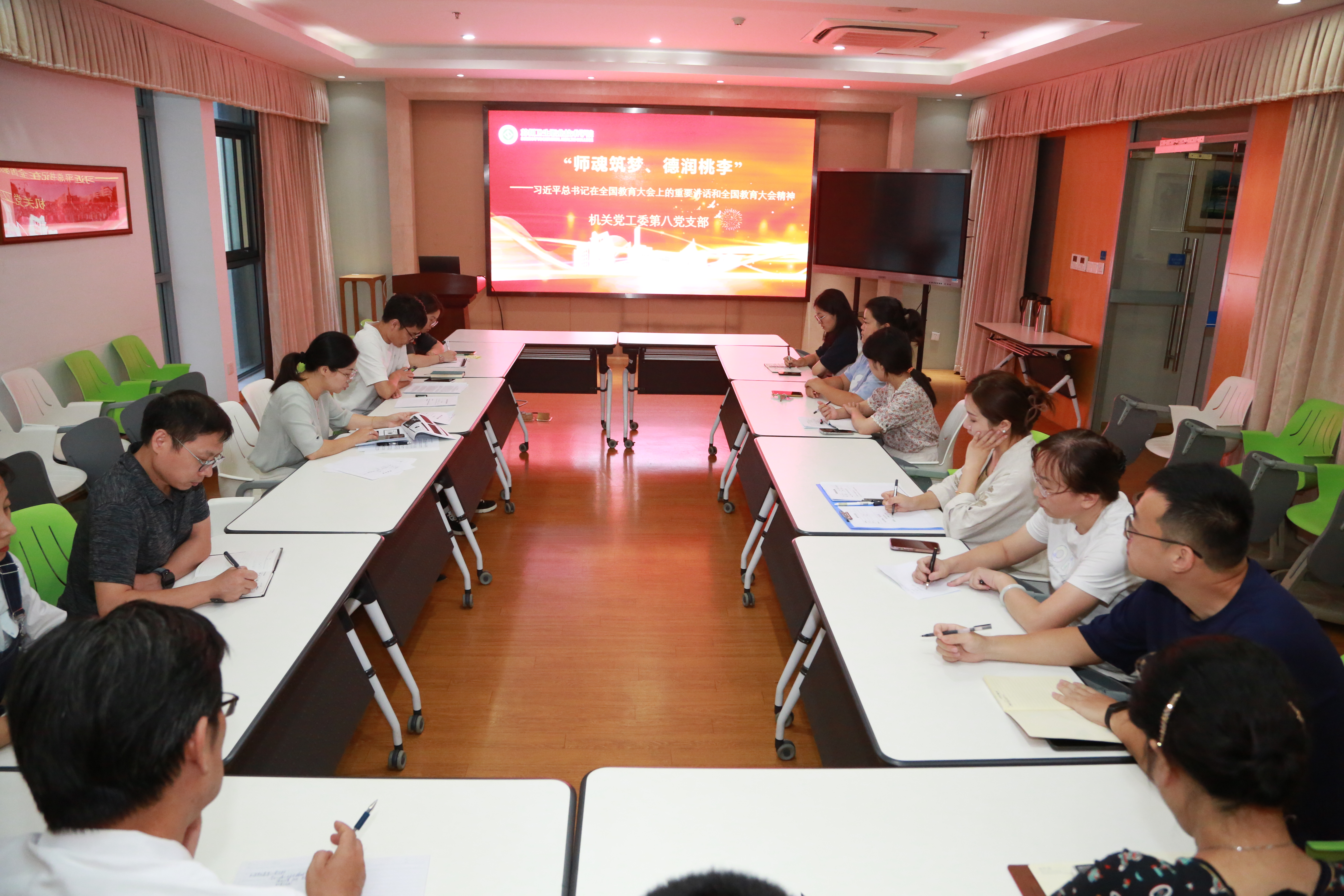 报道配图.jpg
