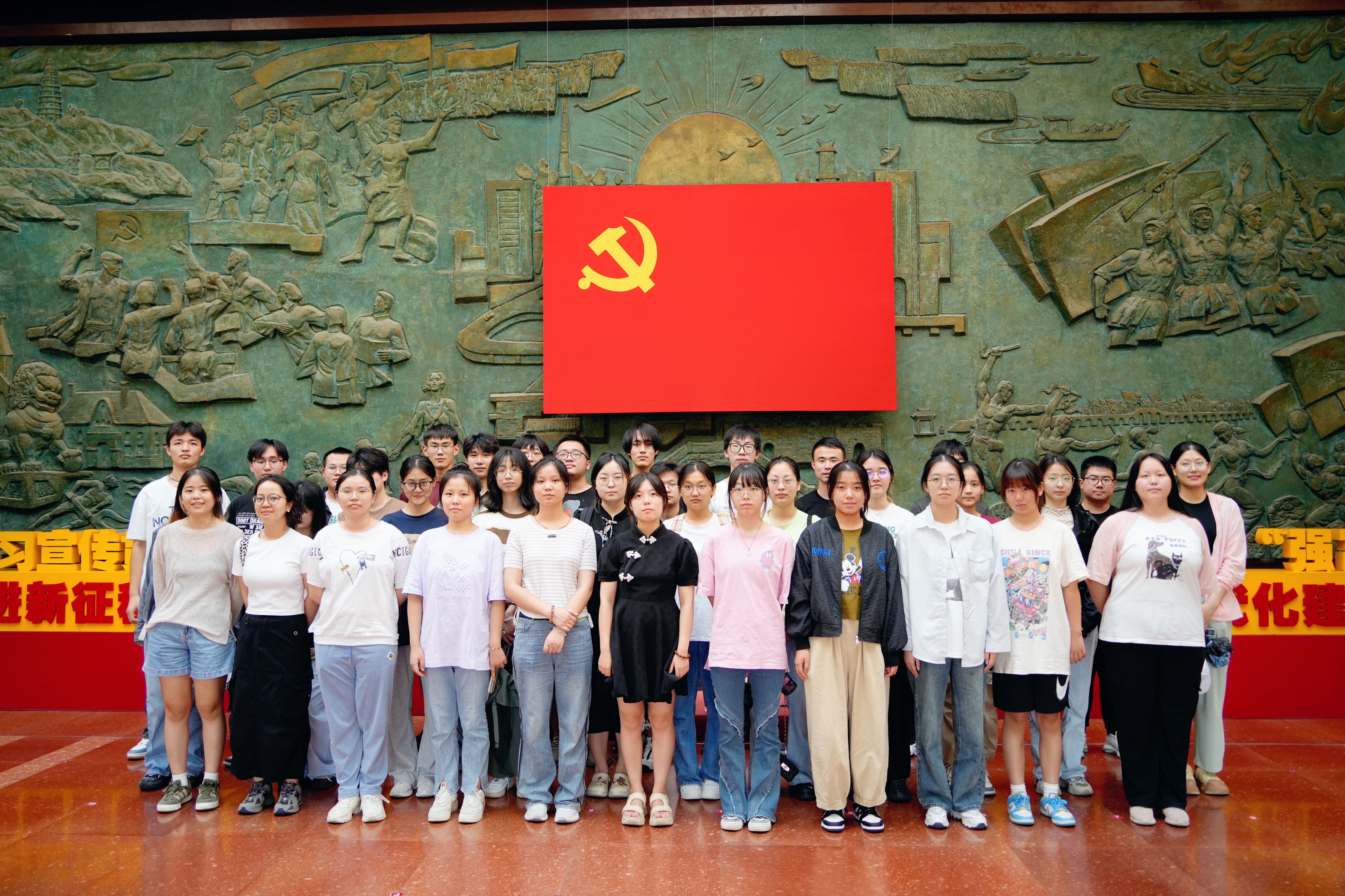 行走的大思政课.jpg