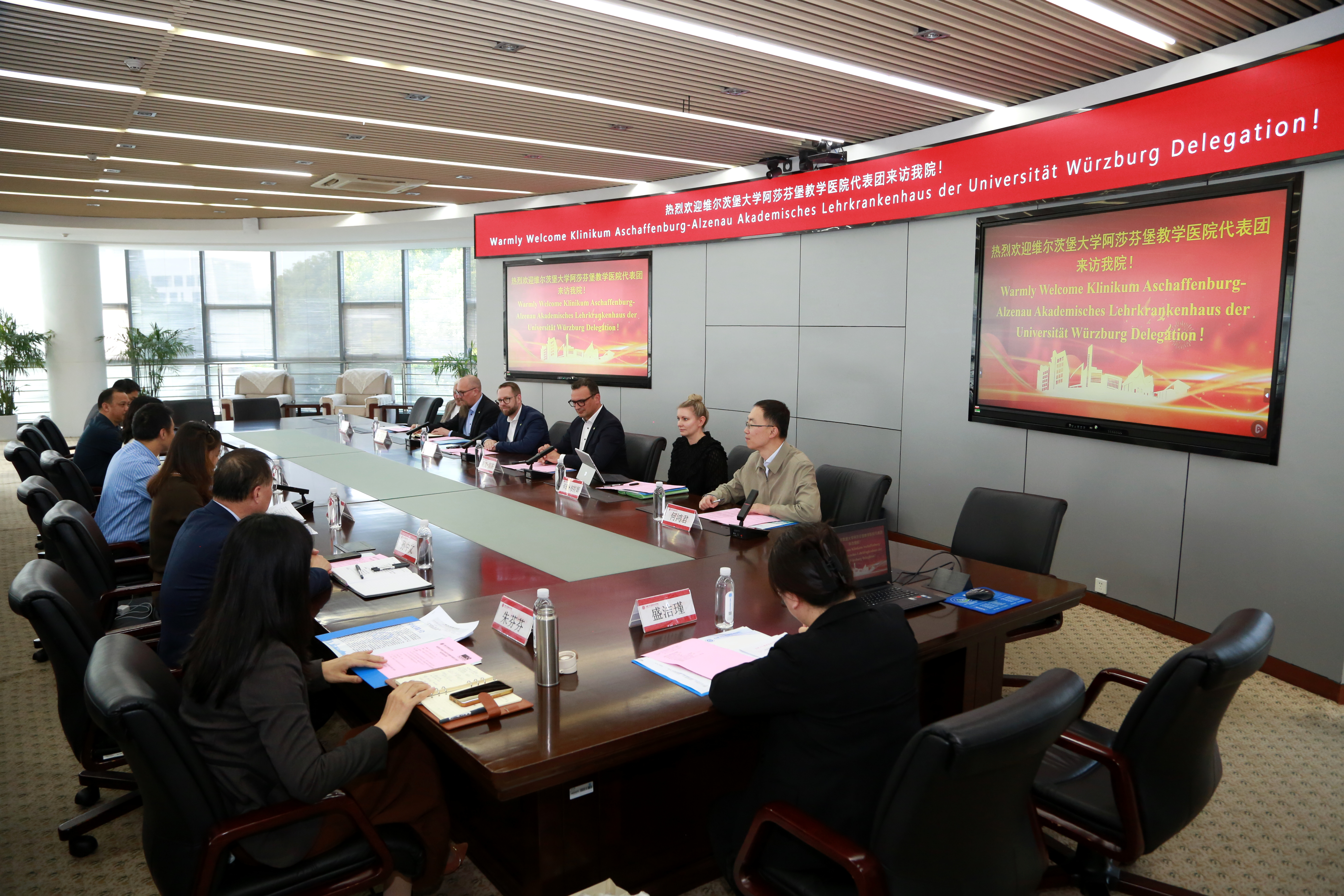 座谈会.JPG