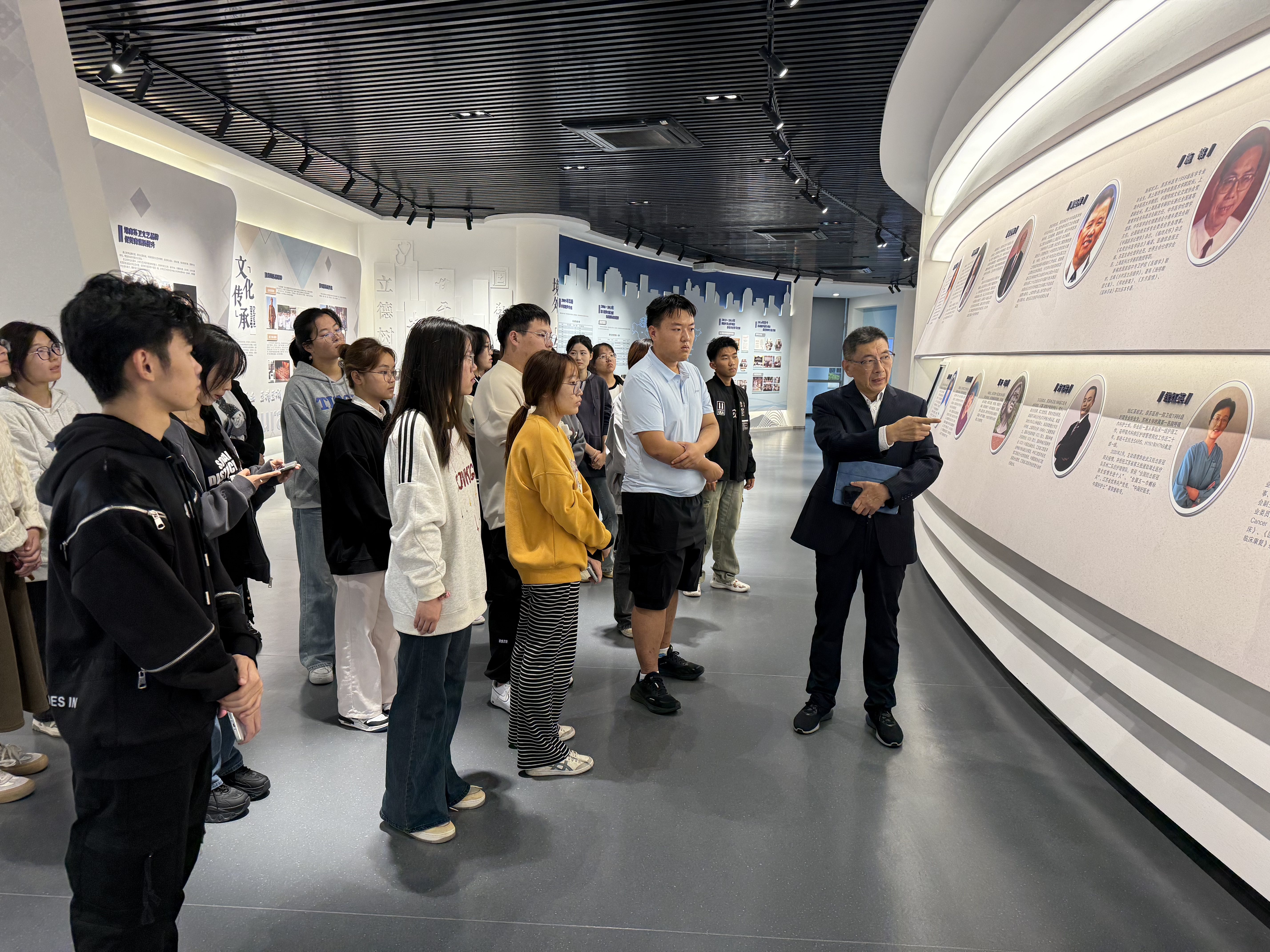 “五老”宣讲团新闻报道照片.jpg