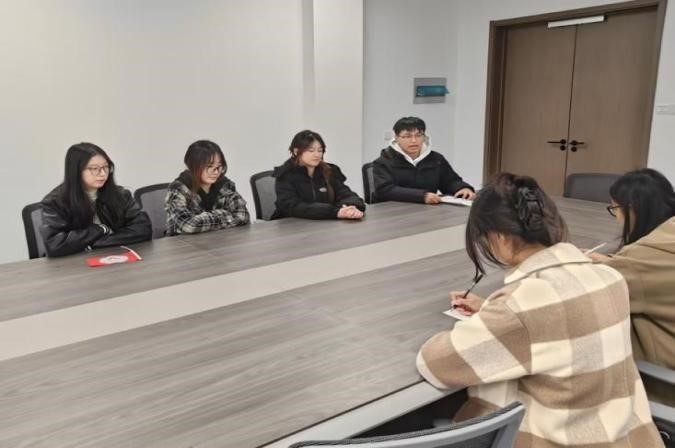 两校志愿者交流.jpg
