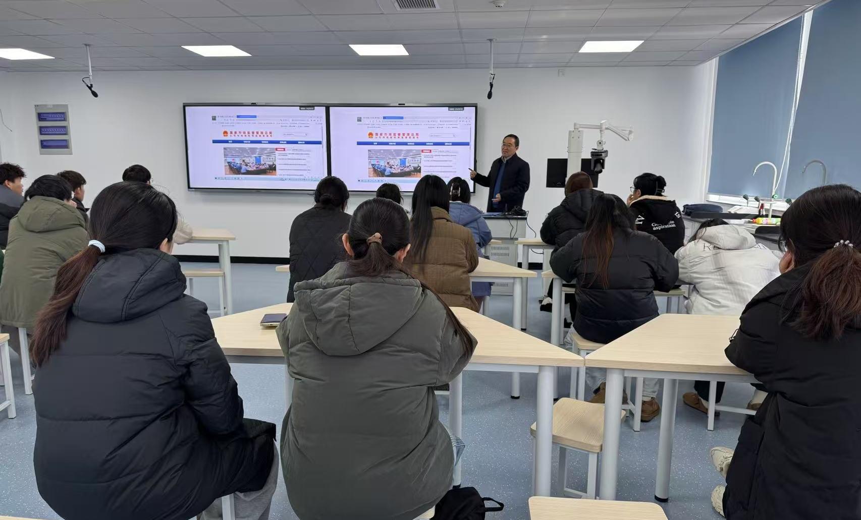 1217 构建合作办学共同体，画好协作育人同心圆-卫生检验与检疫技术举办卫生理化检验专家讲座.jpg