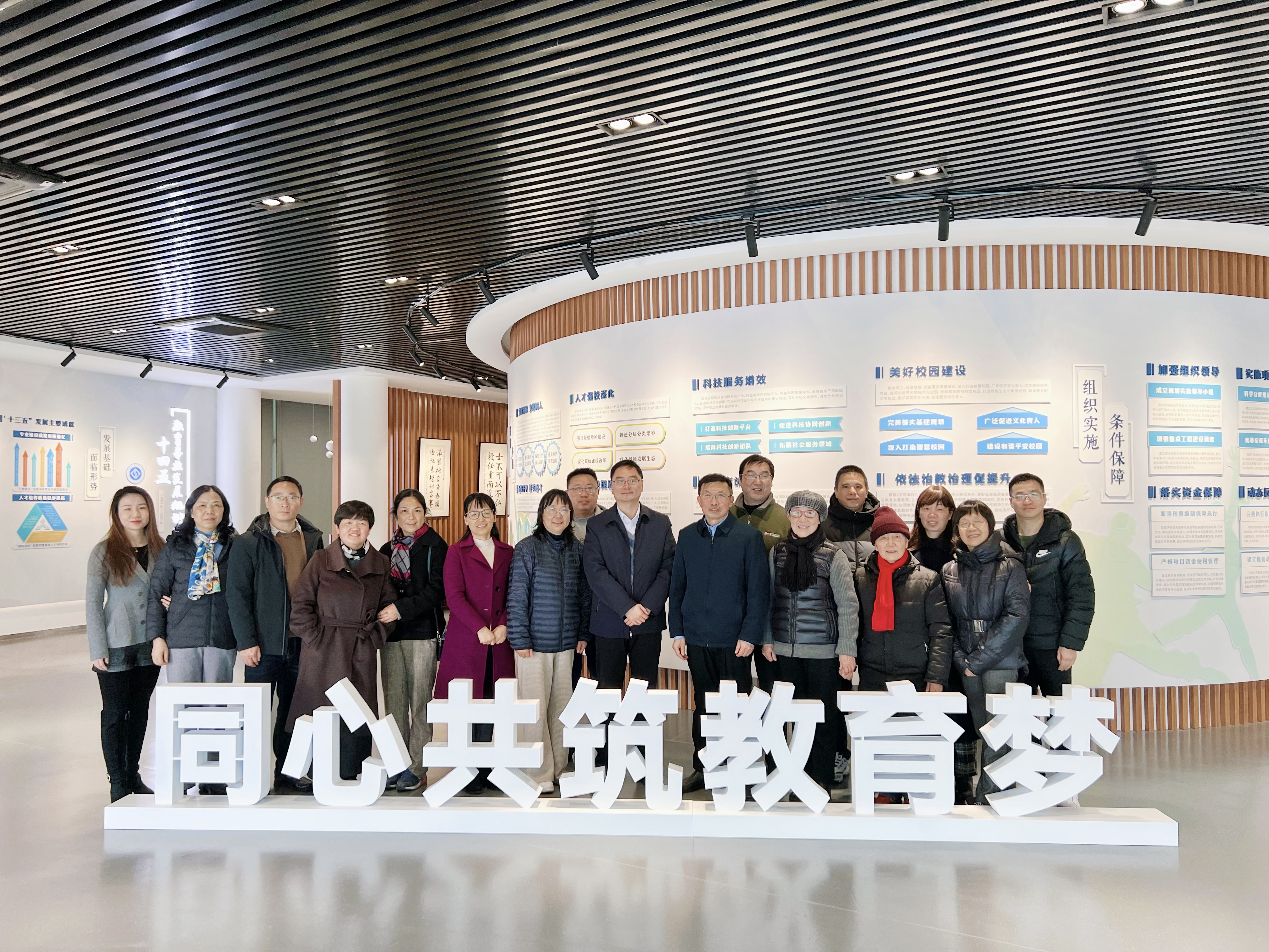 0ef87285-c11f-4d9f-8fe1-9034c579eccc.jpg