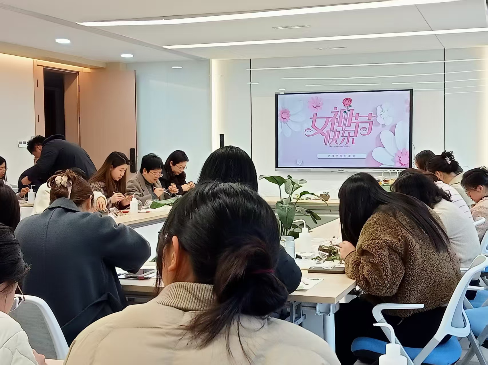 三八妇女节活动.jpg