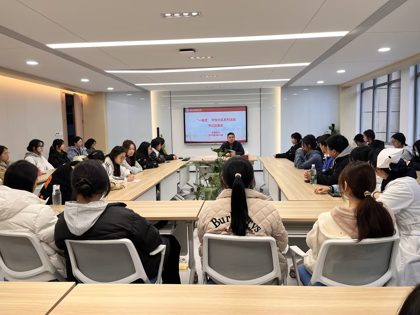 护理学院评优评先工作交流会现场.jpg