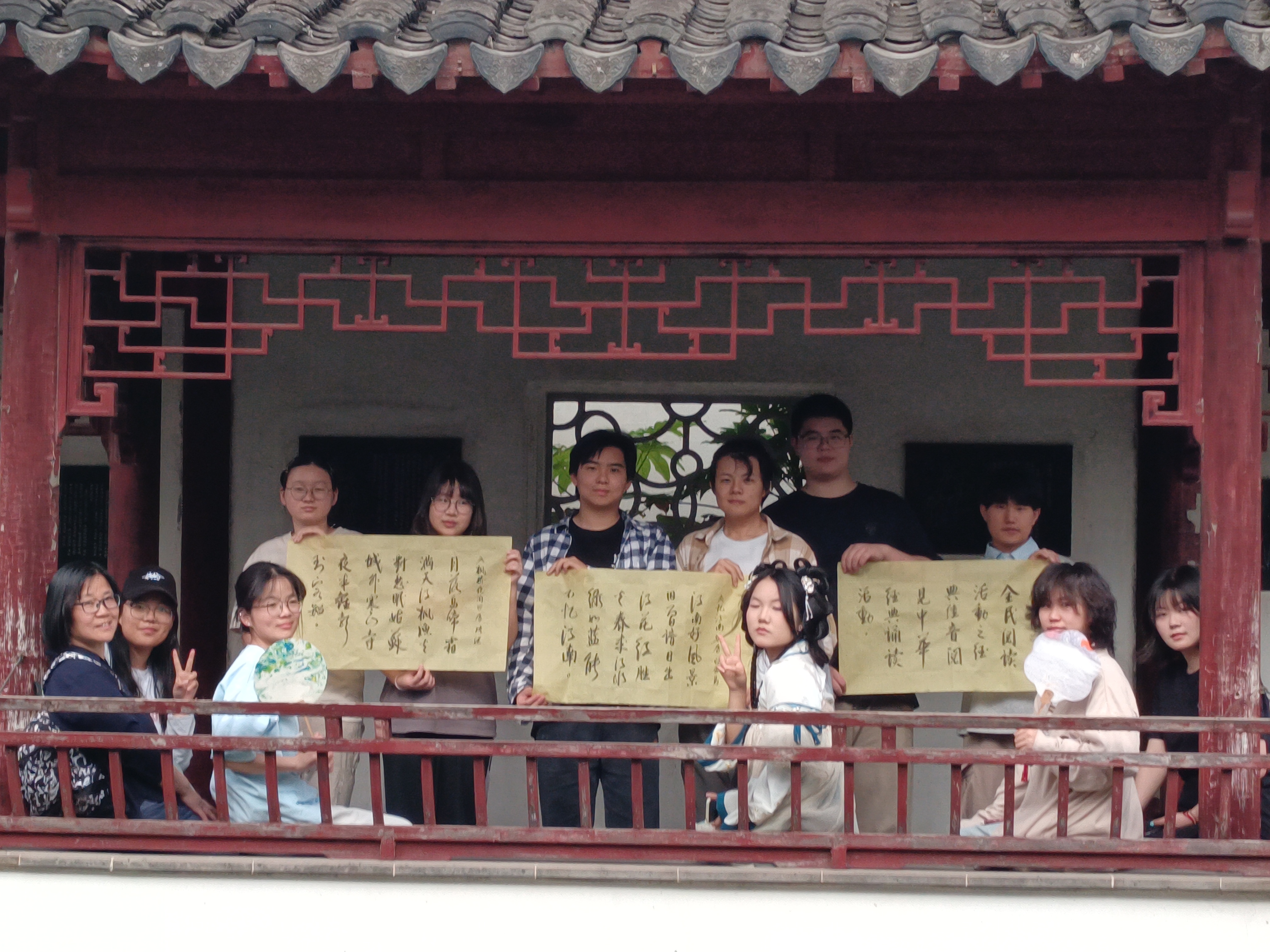 2“穿越诗韵时空，品味唐宋风华”——全民阅读活动之“经典传音 阅见中华”经典诵读活动1：4月17日书院花园主持高华胡晓红，摄影高华.jpg
