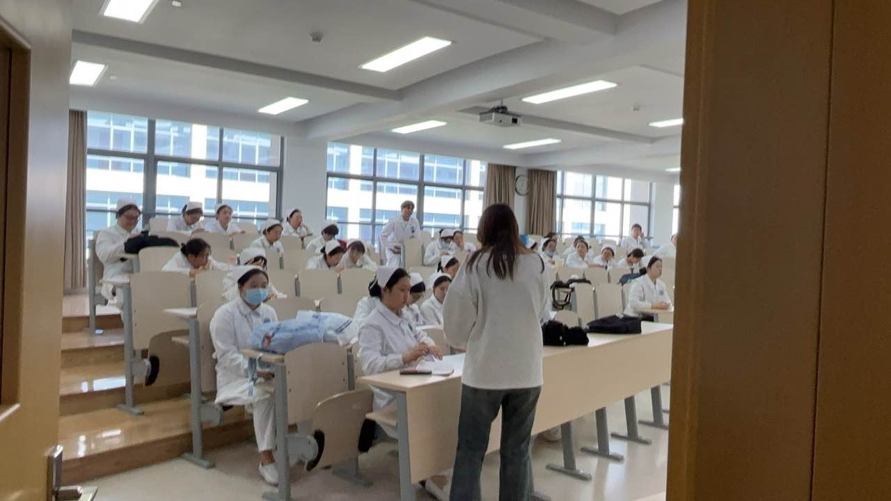 招聘现场1.jpg