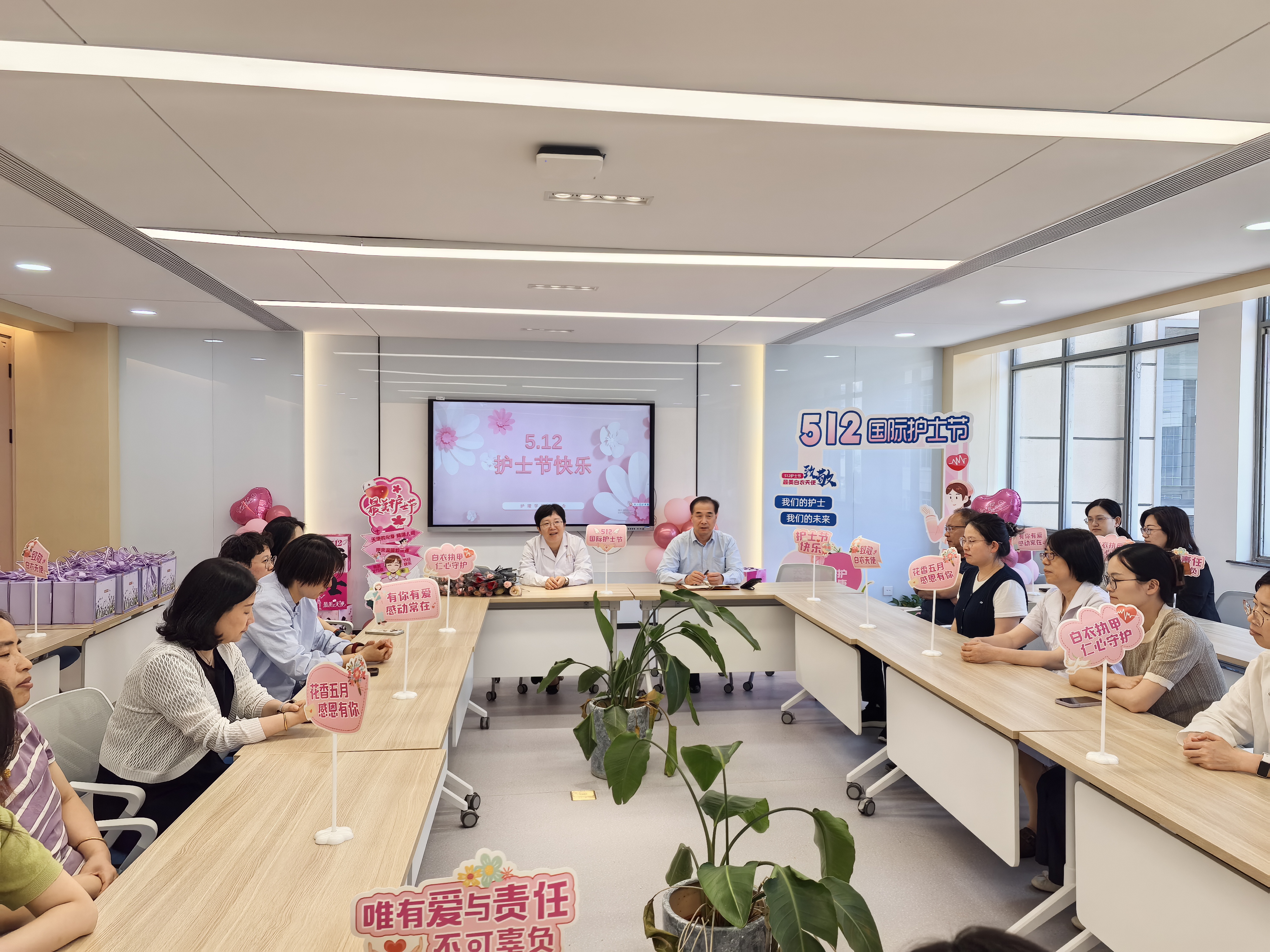 1-护士节庆祝活动全景.jpg