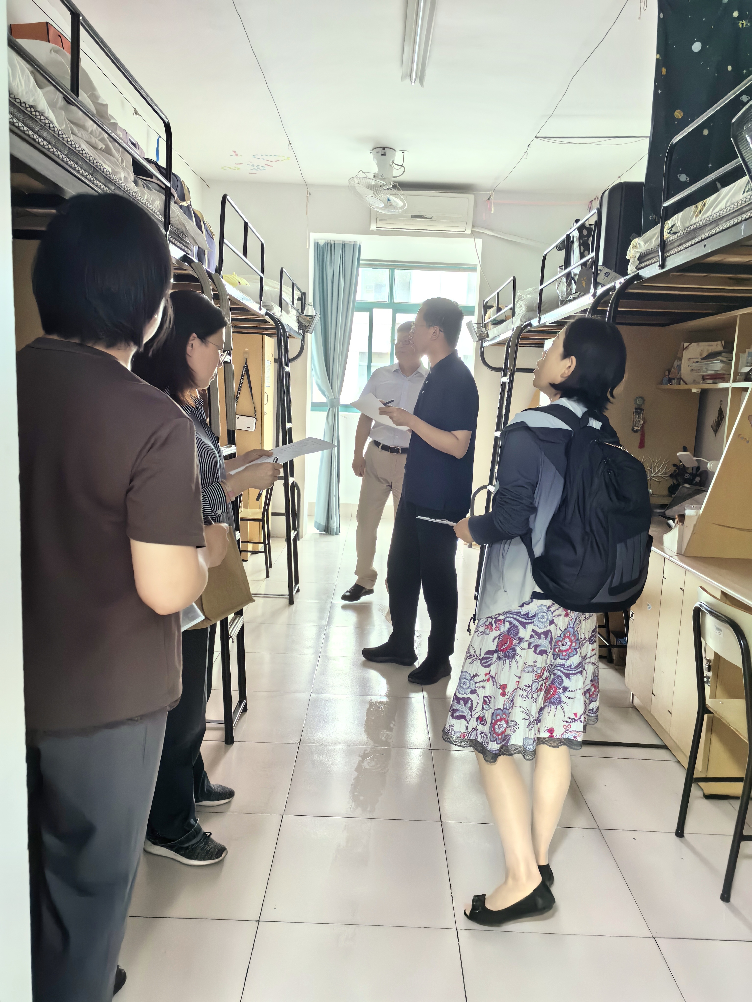 2传承劳动精神，创建净齐美宿舍+0514、石湖校区8号楼留学生宿舍+公共基础部刘中伟书记薛莹副主任等+李新红.jpg