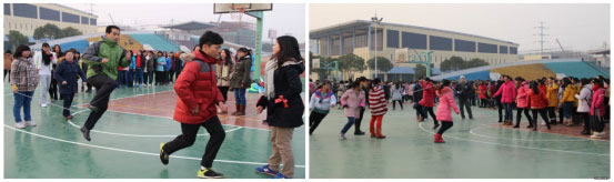 班主任老师积极参与比赛.jpg
