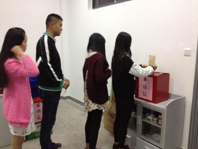 募捐现场.jpg