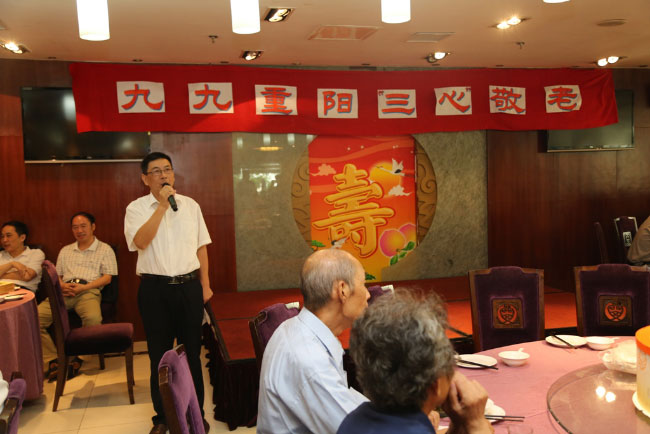 侯永生副书记主持活动.jpg