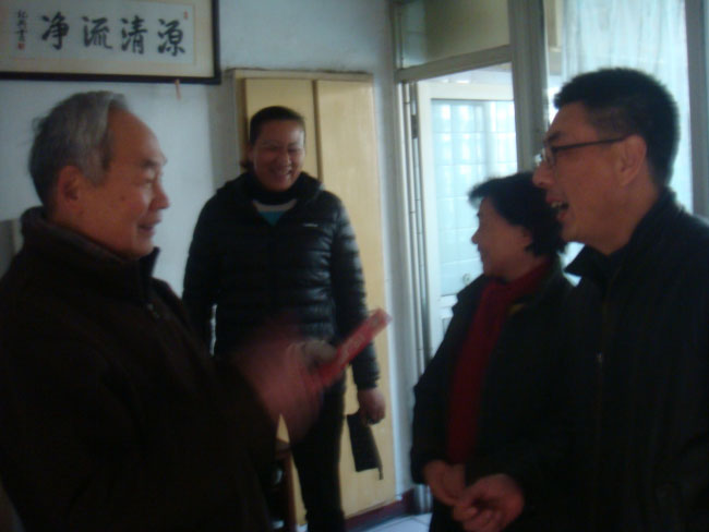 侯永生副书记带队慰问老领导王纪兴.jpg