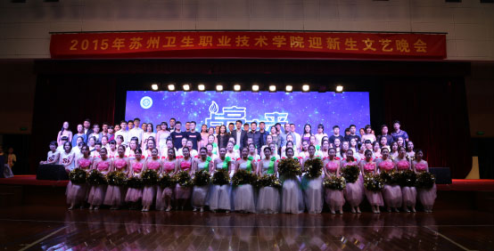 教师与全体演员合影留念.jpg
