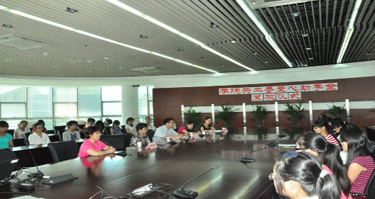 学院关工委爱心助学金发放仪式现场.jpg