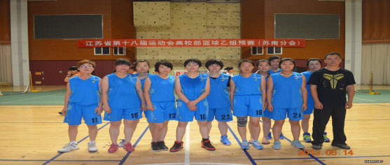 篮球教练及队员合影.jpg